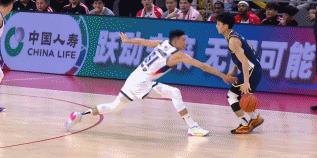 徐杰本场22分5篮板8助攻，末节用80%的命中率独得11分，凭一己之力扛住了山东