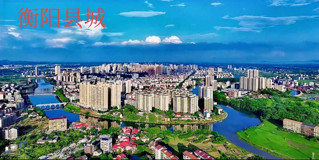 衡阳县到衡阳市的距离是10到20多公里左右，开车也就半个小时左右，这两地来回非常