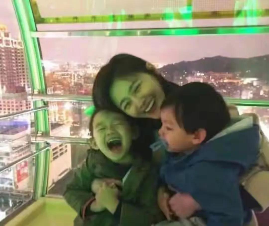 小玥儿与弟弟小箖箖真得把妈妈忘记了吗？大S那么爱孩子，为生孩子，耗费了心血，荒废