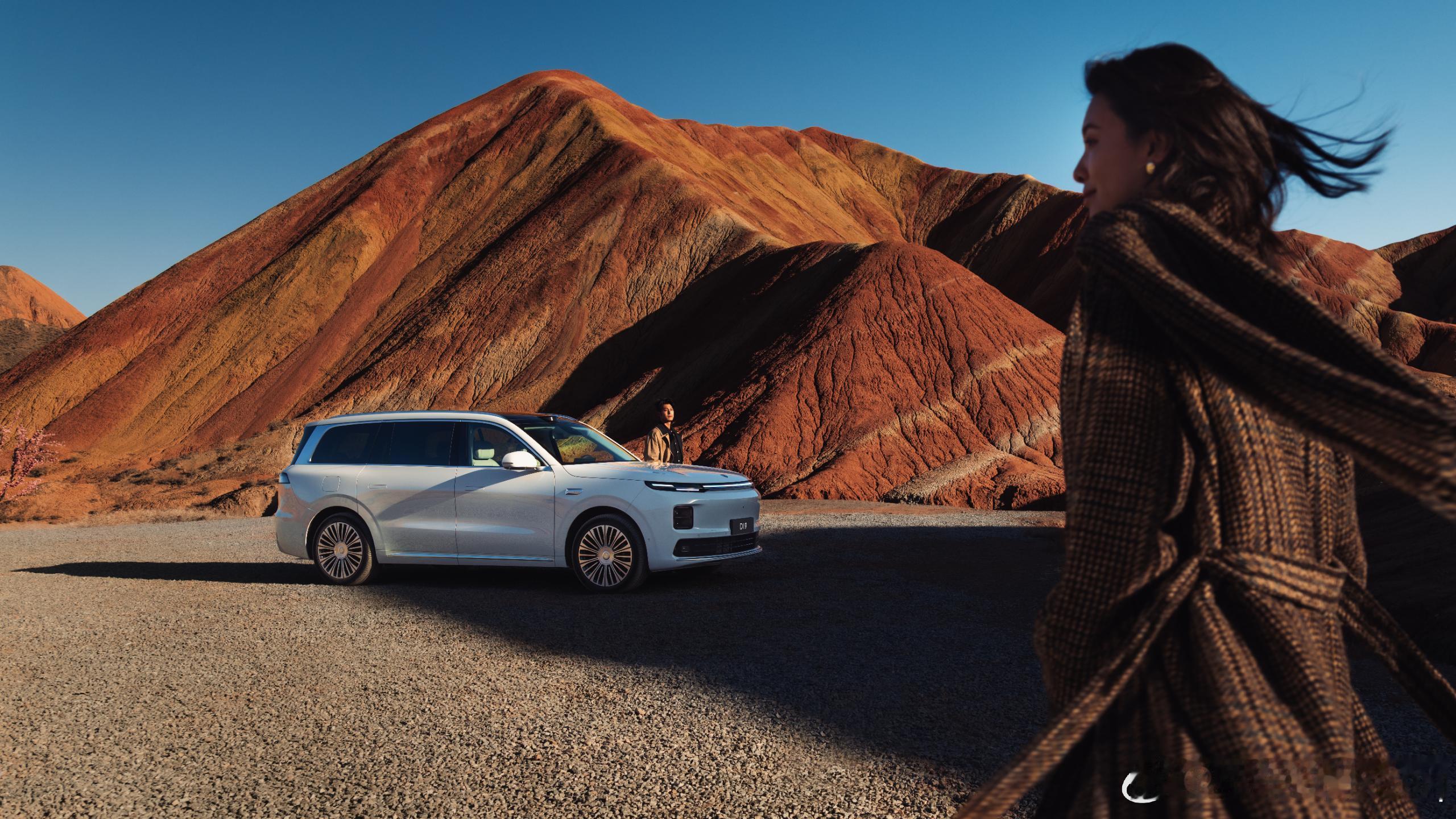 让豪华，变得触手可及让旅途，满载幸福日常零跑D19今晚18:30一起解读更高级