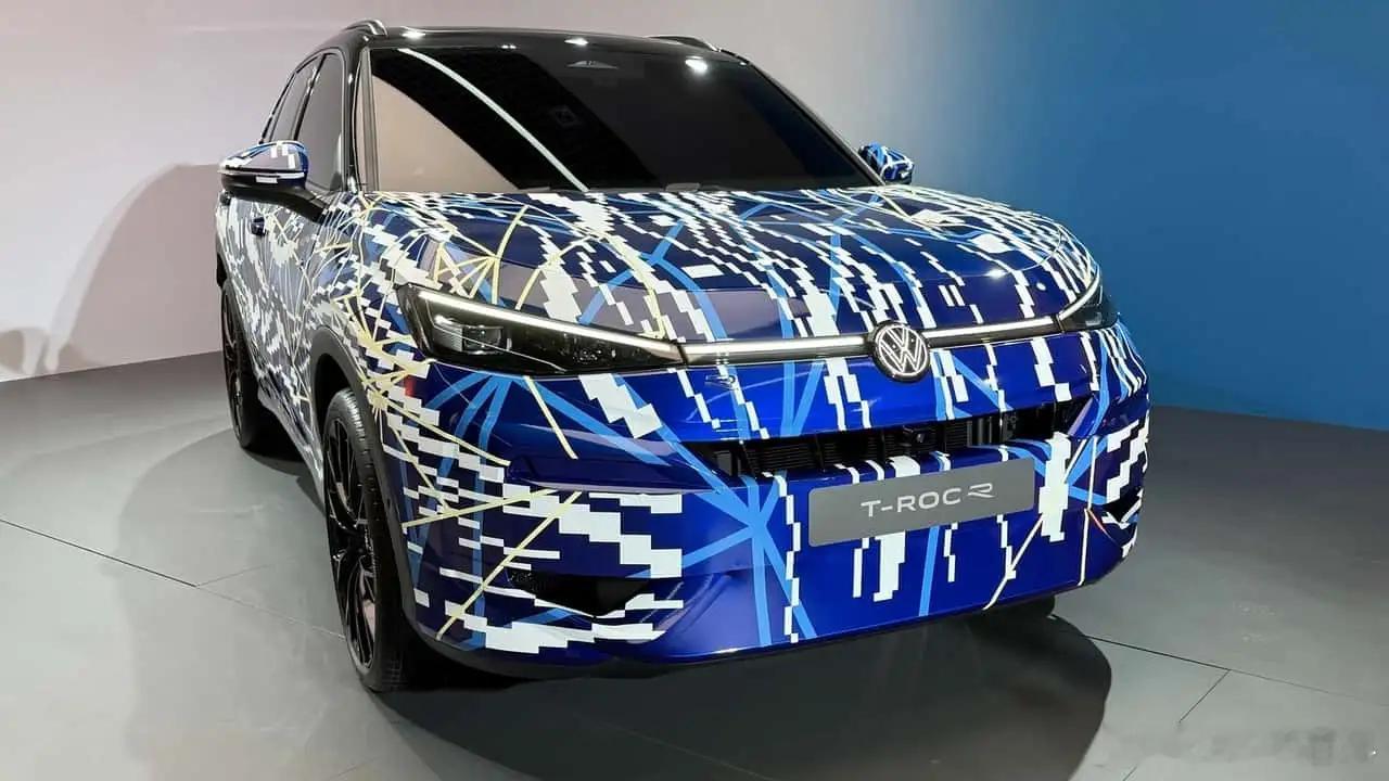 换代之后，紧接着又迎来了终极性能的R版本，预计明年年初正式发布，下半年上市发售，