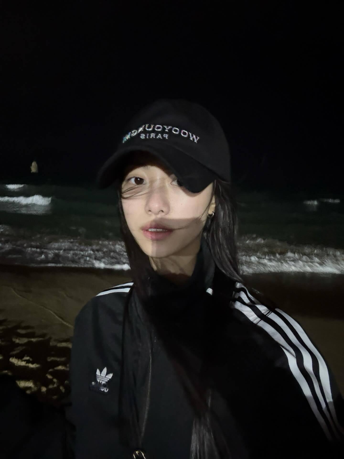 这是现在的金佳蓝…💙🤍​​​