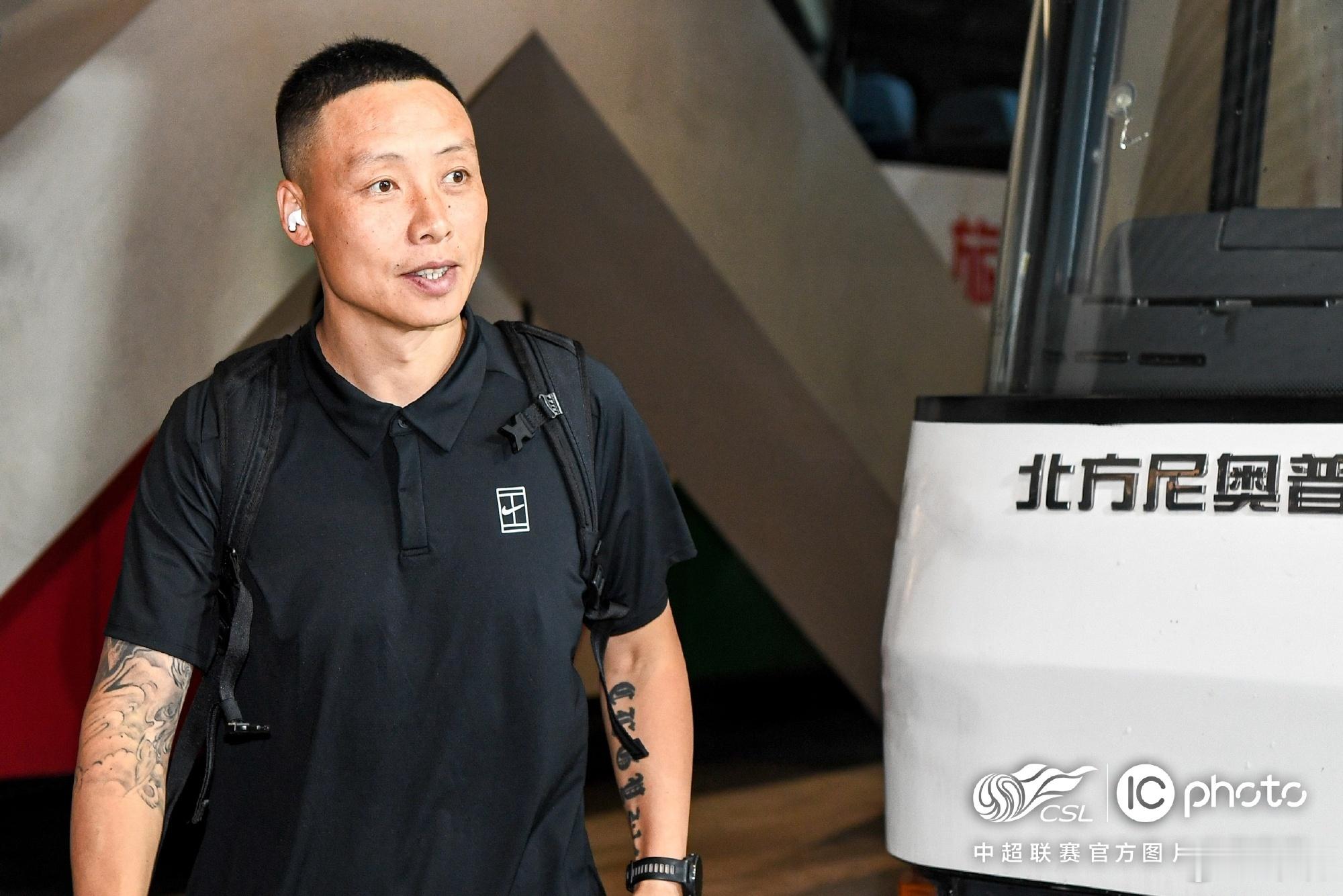 深圳新鹏城和陈涛陈导聊了一下，省流总结1.陈导心态很好，他说带着球队3轮拿7分