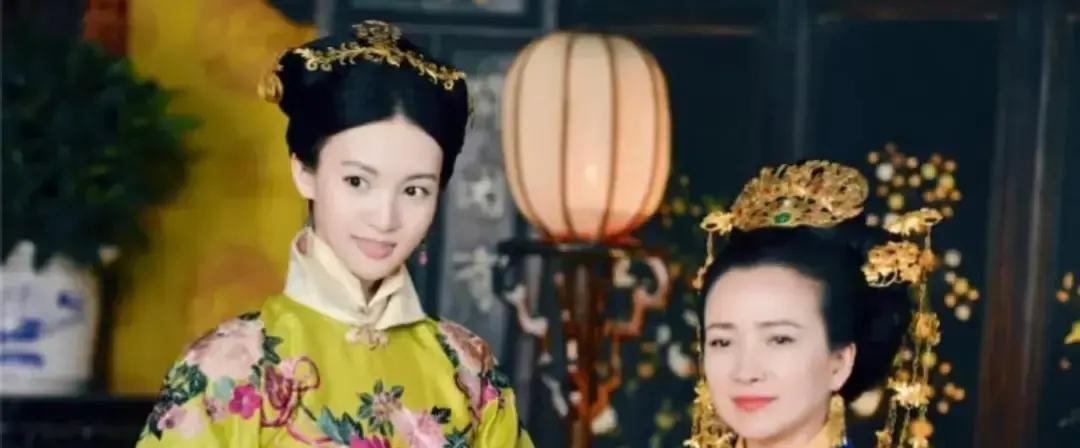 别再说金晨演技是天赋了。十年前《女医明妃传》片场，何晴教她演绝望，一句话没说。