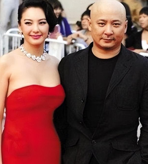 2011年，王全安全然不顾女友余男怀孕，私下约张雨绮吃饭，两人喝的有点多，为了张