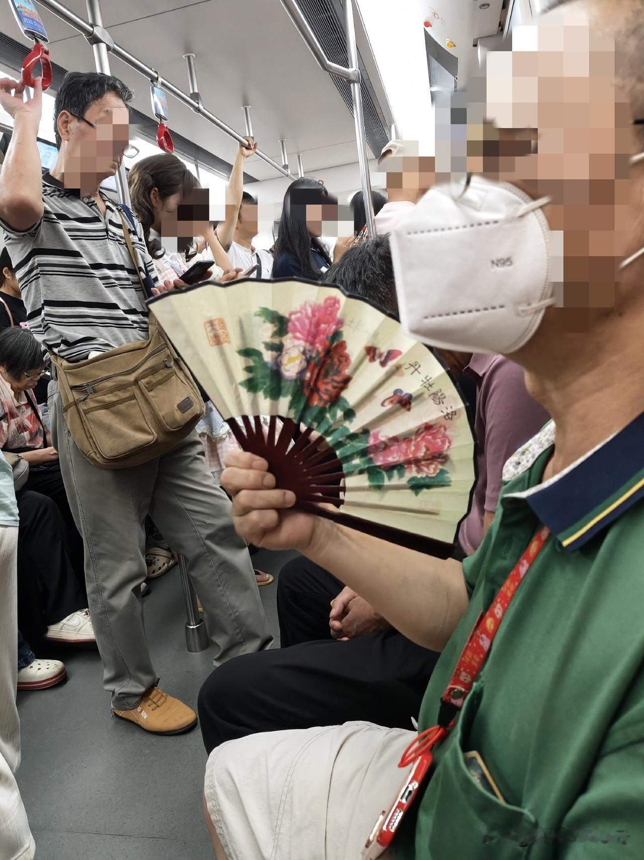 广佛线车厢比较闷热的原因家住广州，但家乡在顺德，经常坐广佛线往