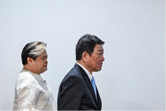 中方专机已回国，外交部通告全球，最后关头中菲达成一致 先说说这次会谈的背景，