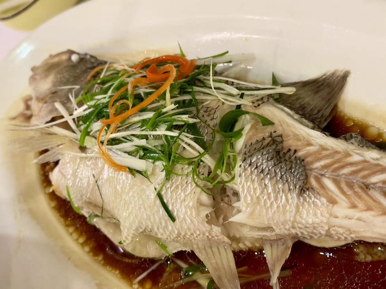 上海消费很贵吗？上海作为国际大都市，其消费水平呈现出显著的“两极分化”特征，既