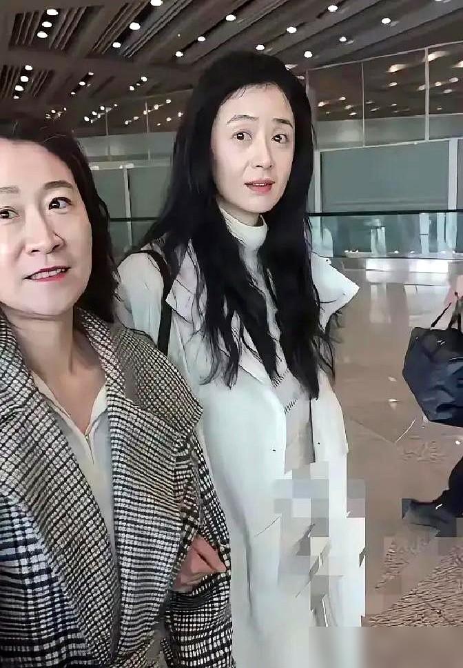 蒋欣这减重狠得有点离谱。171的个子，从140斤降到112斤，前后折腾好几