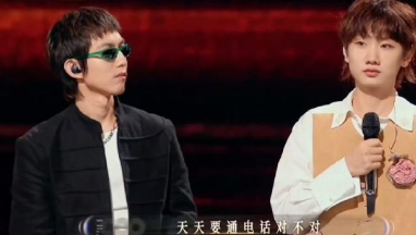 这是什么神仙友情！何老师一语道破黏糊日常，三天两通电话的频率，妥妥默契搭档天花板