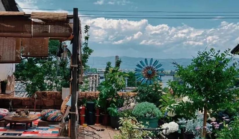 这辈子，最愚蠢的两件事，千万别做。人生如棋，一步错步步错。有些选择做