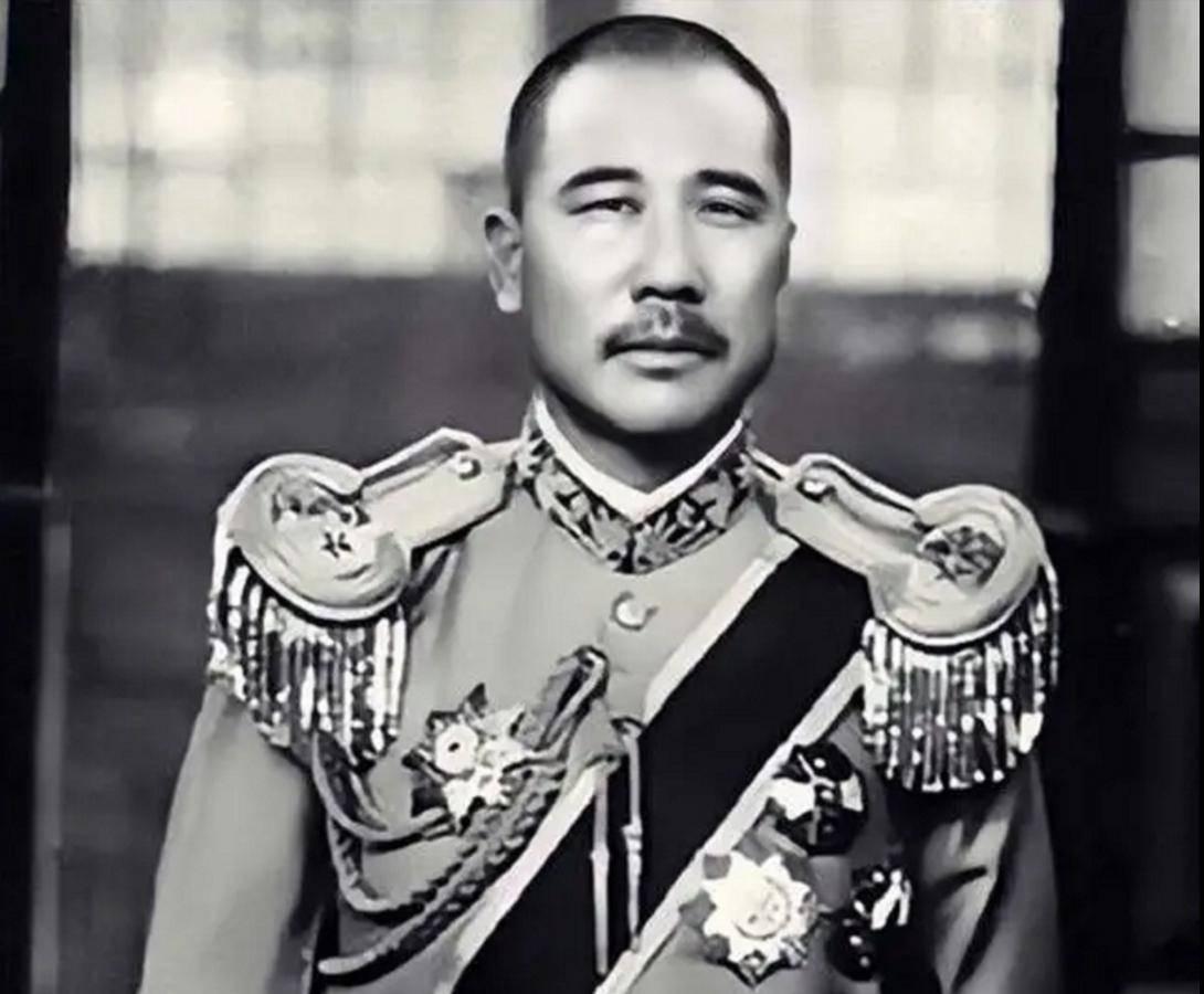 蒋介石枪毙韩复榘前，问冯玉祥意见，冯玉祥：我要有权早把他毙了。1938年，蒋介石