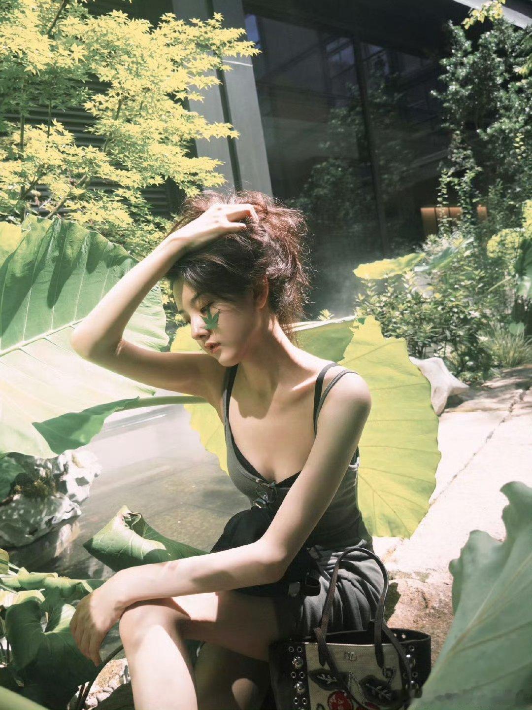 宋祖儿穿的好辣宋祖儿辣妹风宋祖儿穿的好辣，身材好绝​​​