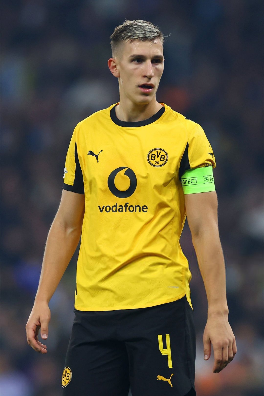 每体：弗里克对施洛特贝克印象深刻，巴塞罗那中后卫兴趣名单中有：-尼科·施洛特贝