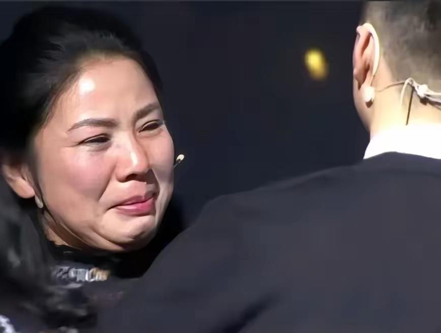 江苏高二男孩，爸爸去世、妈妈改嫁、奶奶病逝，男孩竟自暴自弃，荒废学业。谁知，他去