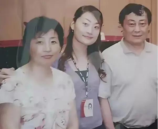 宗馥莉被爆不是台上温柔大方，知情达理的大公主，格局小的很，私底下是，目中无人，傲