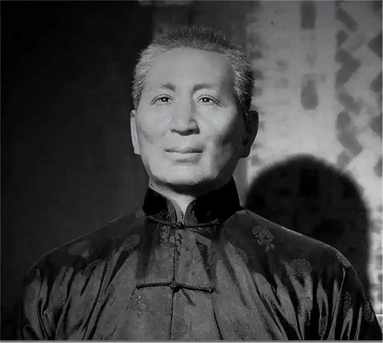大地主刘文彩的后代要翻案。刘文彩的孙子刘小飞认为：其袓父刘文彩并非完全是“恶霸地