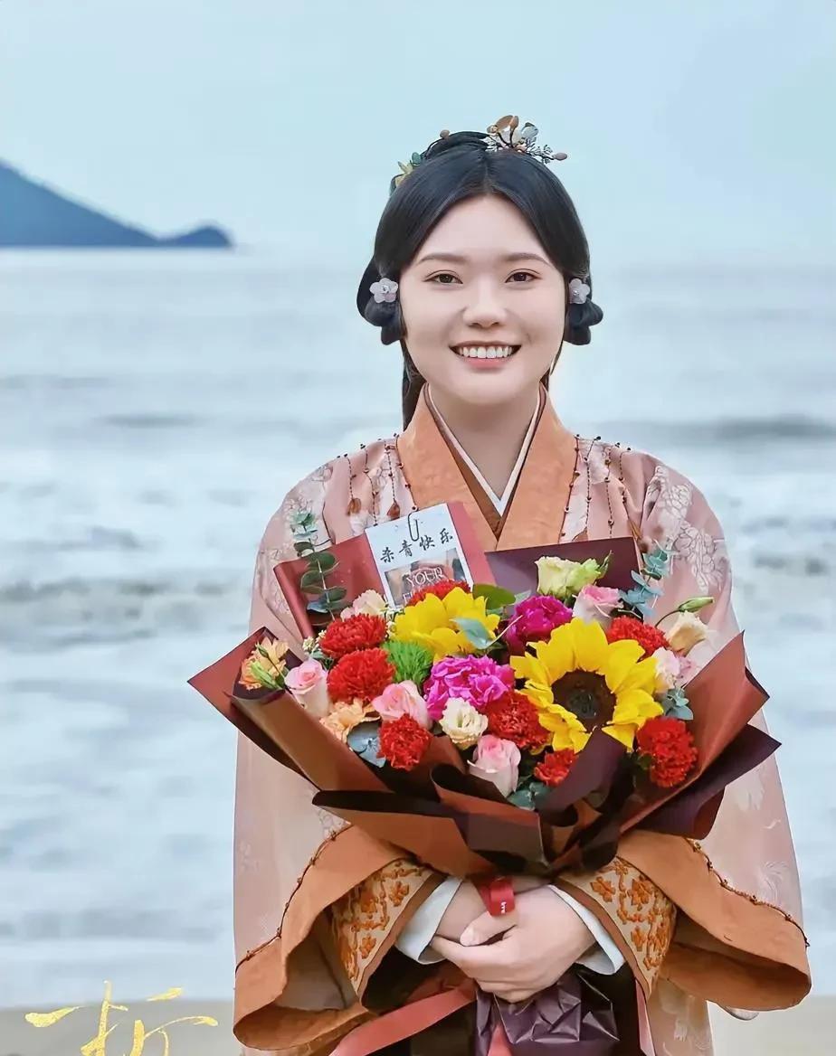 郑晓龙导演说没想到《藏海传》会爆，估计邓科导演得回一句，没想到《折腰》这剧能