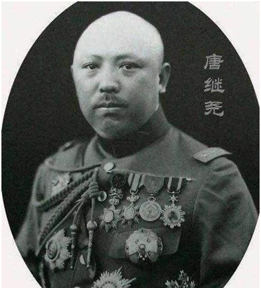 1918年，唐继尧让妻妾以打麻将的名义，将庾恩旸的美人妻子钱秀芬骗到家中。还没打