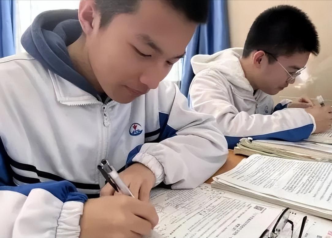 初中生暑假，各科逆袭方法！这样去学，开学就是学霸。一、语文不好。有家长说