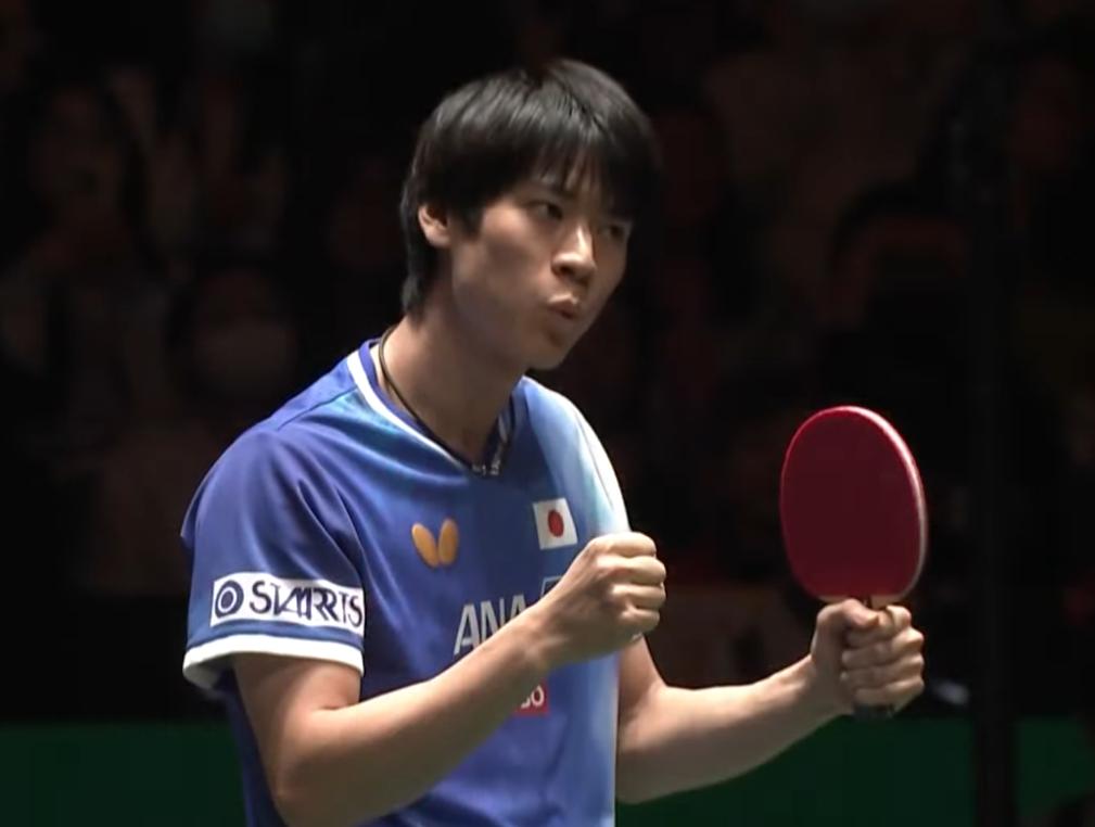 户上/大登赢了两局，又开始嚣张了，别忘了，我们最强的是女双呢！男双比赛中