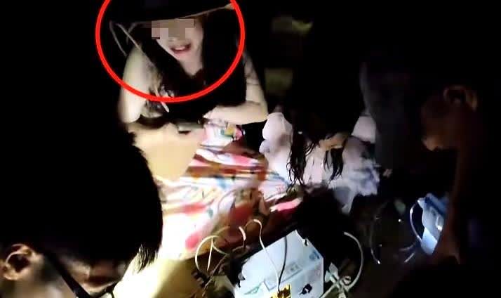 三亚海滩溺亡男子留下崩溃妻子，三秒前还在拍合影，下一秒阴阳两隔三亚湾下午