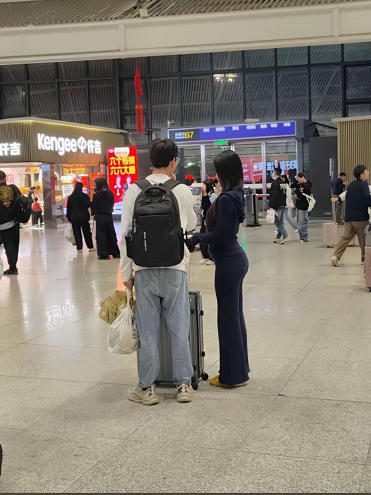 看到这样一张照片…总感觉怪怪的像是Al出来的照片查了一下，现实生活中还真有