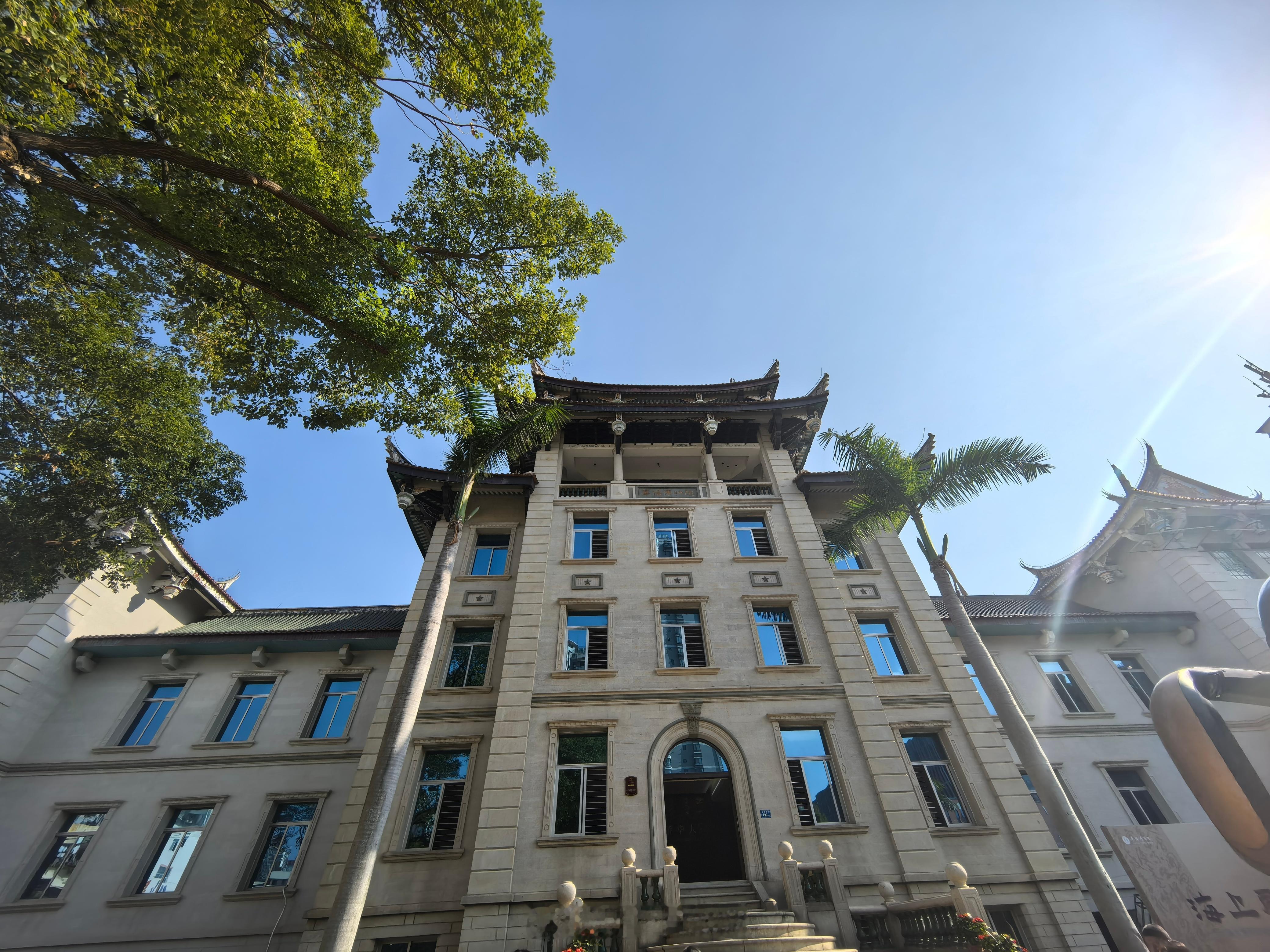 新质福建万千气象海外华侨回国投身军旅并成为将领的人物中，不少在开国授衔时获封将