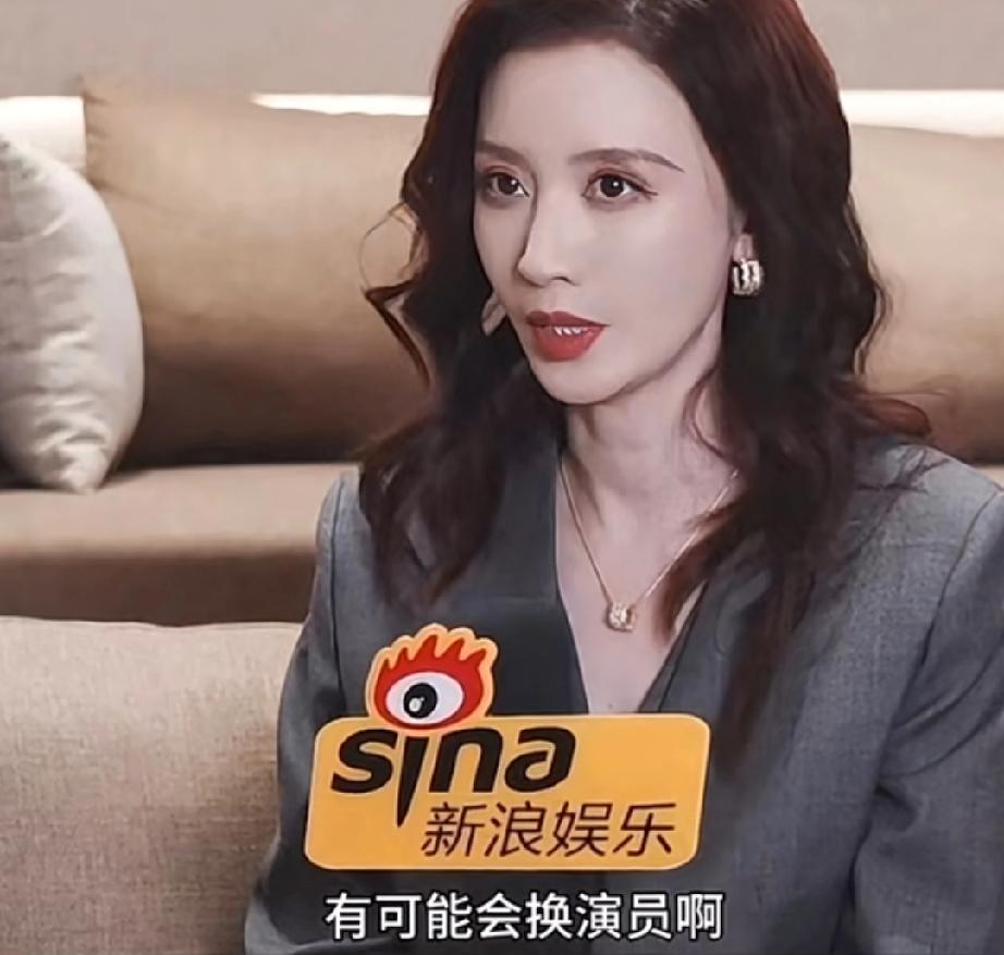 张萌回应为何没有换掉黄杨钿甜？她表示“天价耳环”事件后，有考虑过换脸或者换人