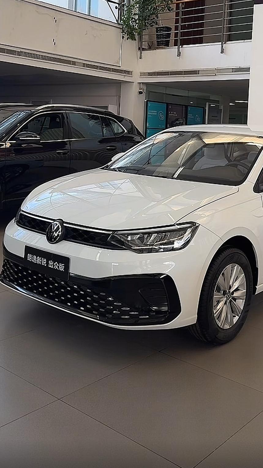 其实预算7万左右可以看看朗逸新锐，这款车便宜实用，颜值也挺高。就说外观，我感觉还