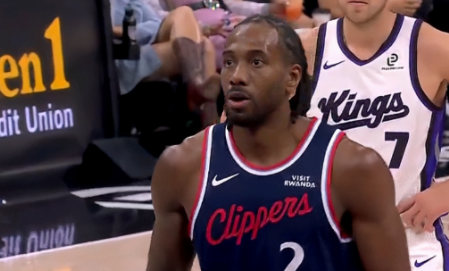 小卡26分，快船大胜国王重回西部第八。NBA常规赛，快船客场挑战国王，这场比赛，