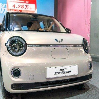 五菱宏光MINI，半年少卖10万辆。不是竞争对手抢走了，是它曾经的那批人，突