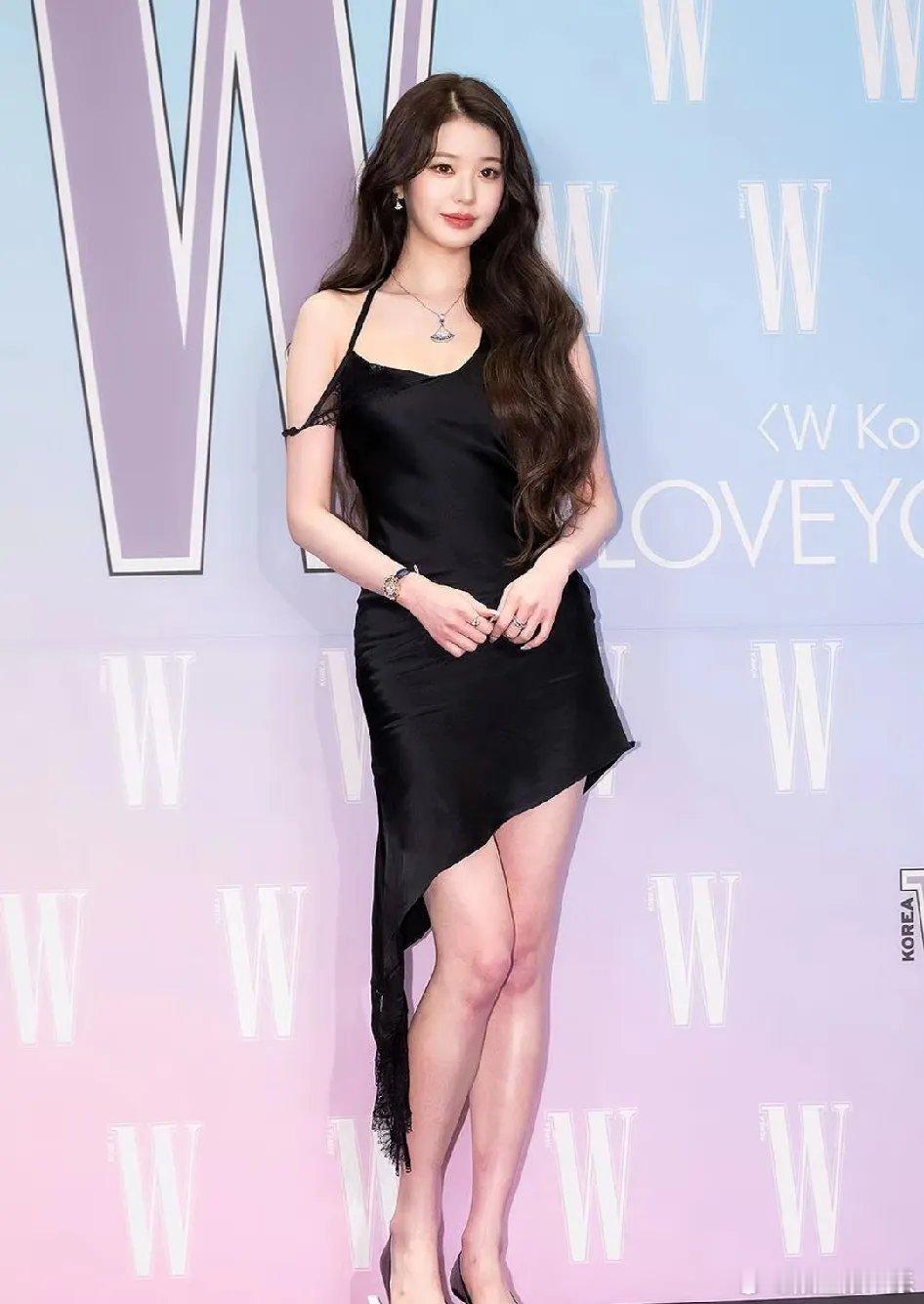 大家不要羡慕张元英我们永远成为不了她，仅仅这一个条件，我们这辈子都不可能达到，那