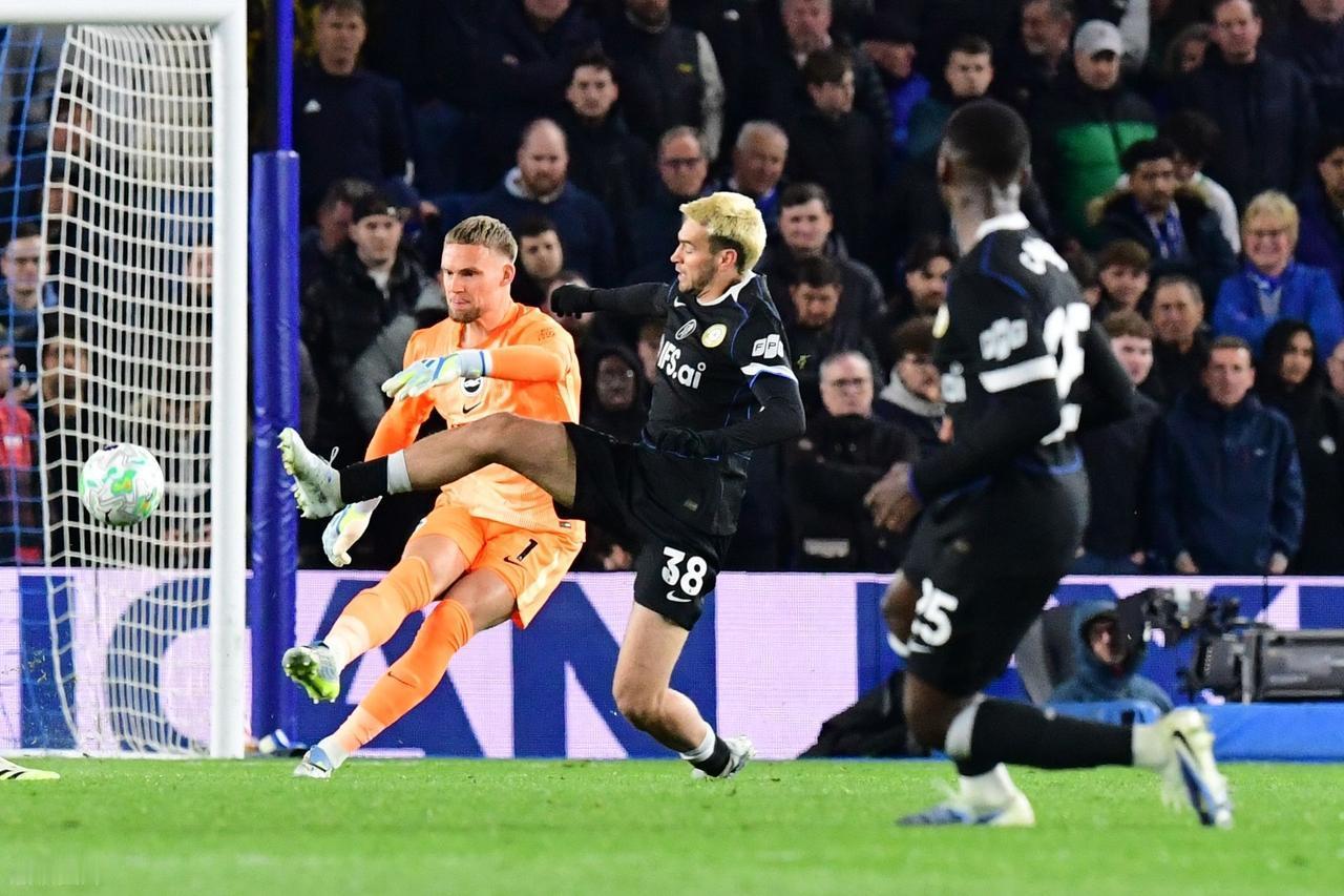 切尔西终于忍不住了。官宣了执教了107天的主帅罗塞尼尔，下课。见过与老板不