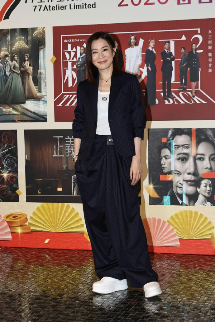 佘诗曼回应让TVB转亏为盈佘诗曼功劳不止我一个去年《新闻女王》叫好叫座，不但