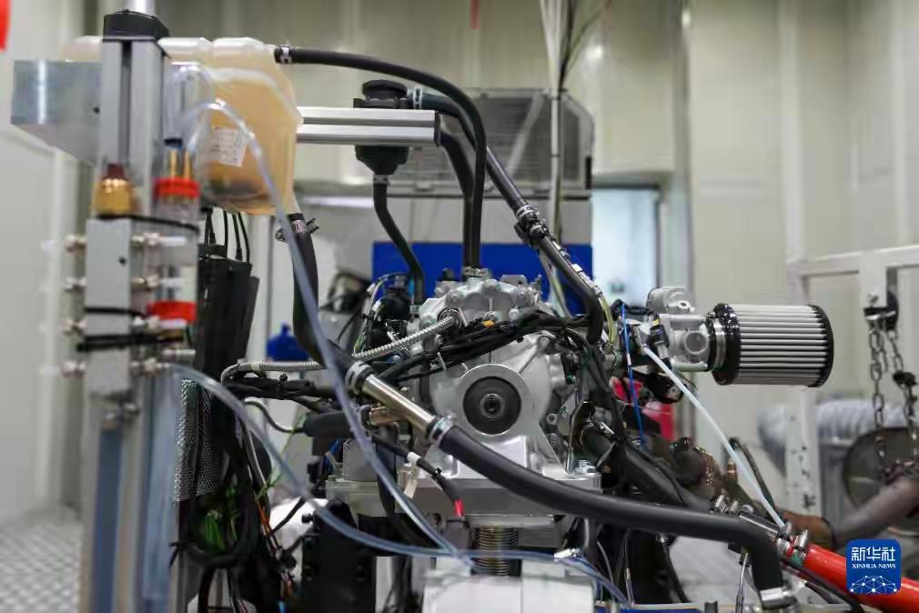 从0到1，西方死死捂了几十年的技术，被中国8个月攻克铁幕之下，西方曾自信地认为