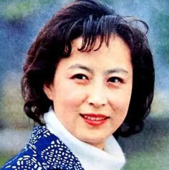 1988年，八一厂里外里欠着800万的外债，工资都快发不出来，厂领导思来想去，找
