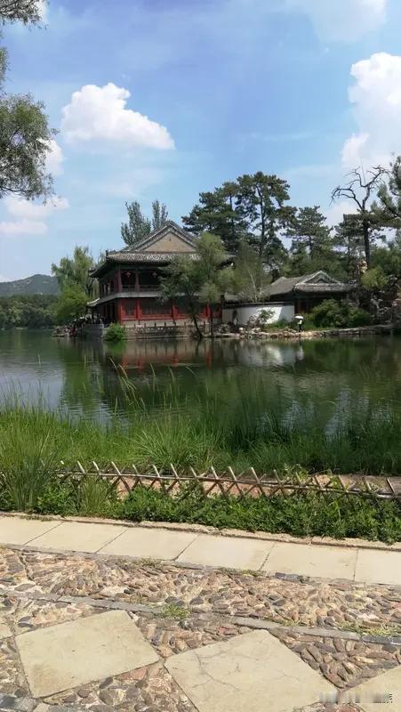 景区的农家乐受欢迎程度不能一概而论。像2026年三伏天，避暑山庄景区的农家乐就不