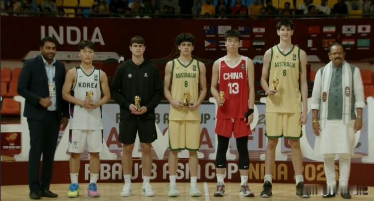 在2026年U18男篮亚洲杯中，中国U18男篮的锋线核心球员张懿赵杰凭借极其出色