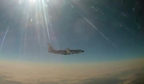 俄罗斯行有余力俄罗斯国防部17日通报，携带俄制高超音速“匕首”导弹的米格-31