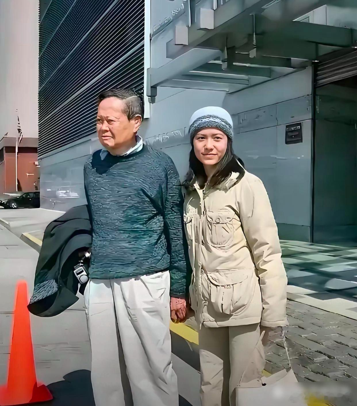 说实话，翁帆真是让人看不透了守着一位百岁老人整整二十年自己也从一头青丝熬成了中年