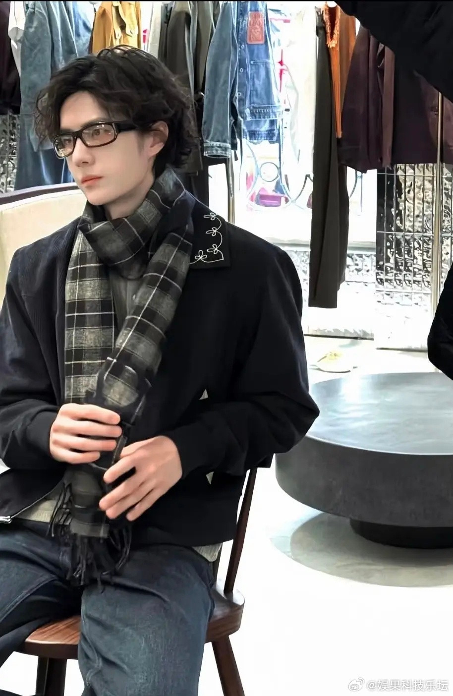 丁禹兮怎么喜欢一个奇奇怪怪的帽子，王一博喜欢奇奇怪怪的眼镜，但是很帅