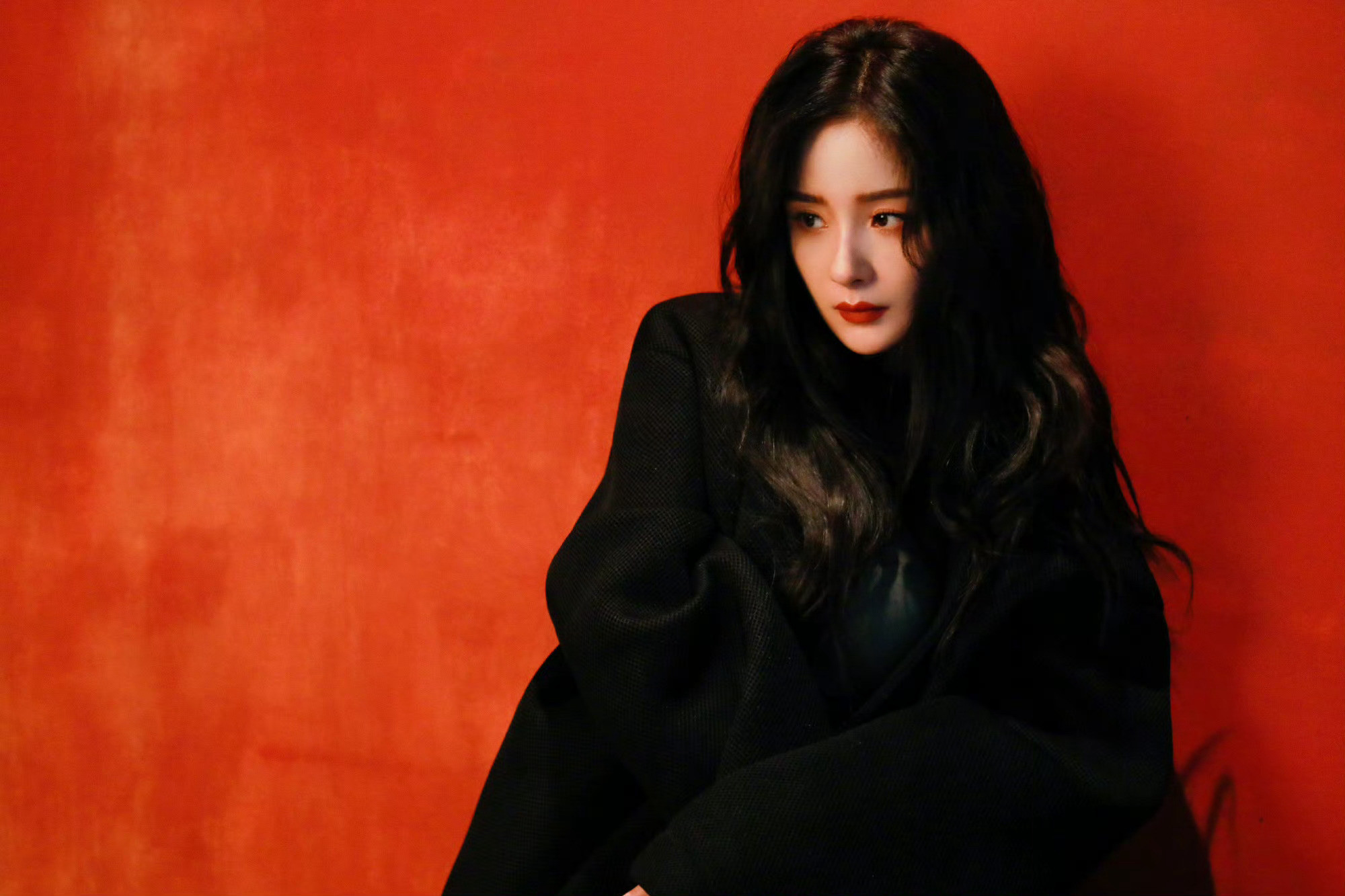 ym星星伴月，风抚树梢，忙碌的一天画上句号。愿你在温柔的夜色里，被美梦环抱，晚