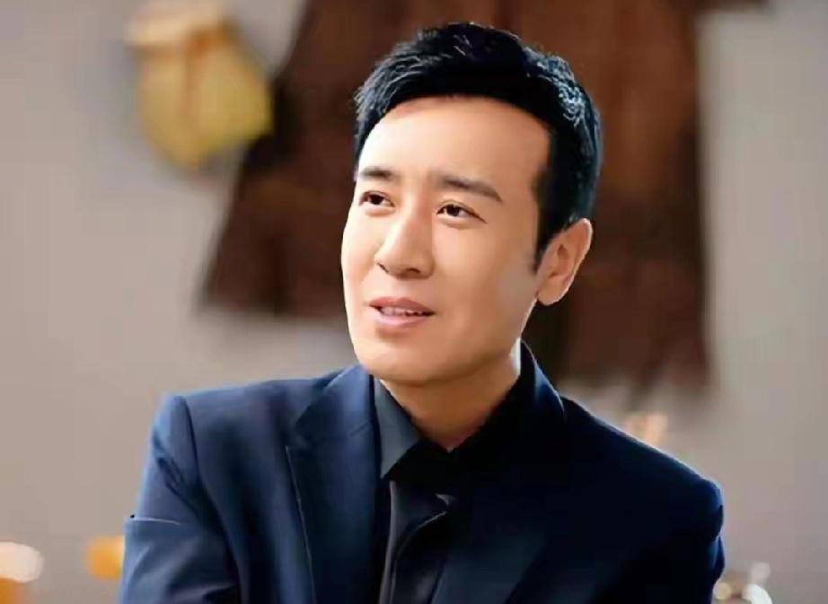 3岁丧父吃姐姐奶水长大，成名后给8个哥姐买房，于和伟太让人敬佩于和