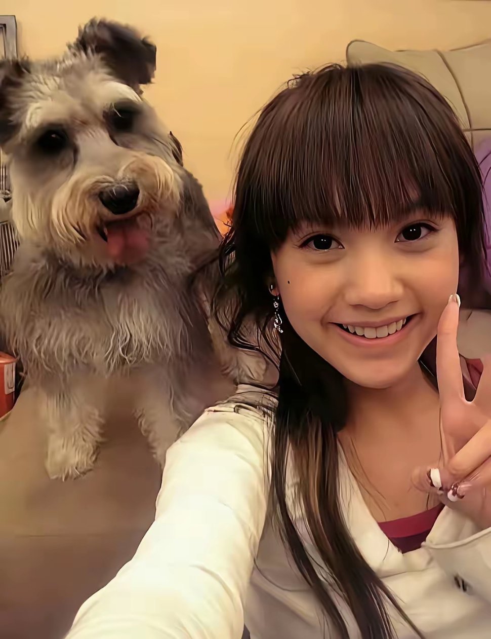 杨丞琳和李荣浩越来越有夫妻相了。杨丞琳原本的卡姿兰大眼睛，和李荣浩在一起多年后，