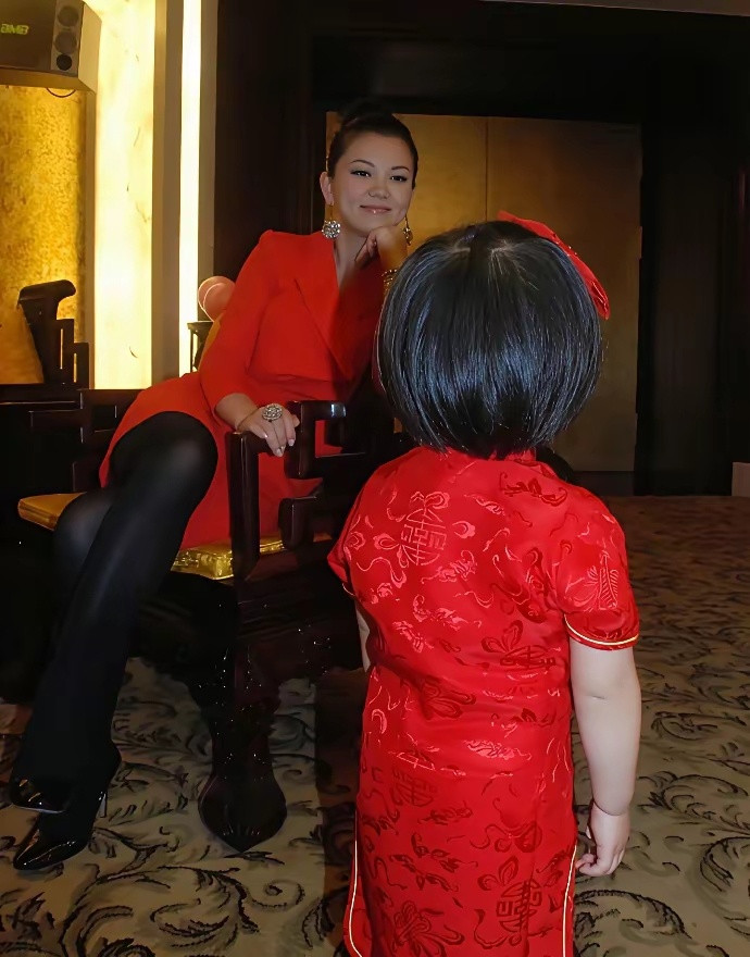 原来镜头是真的有感情的，母爱在这一刻具象化了！