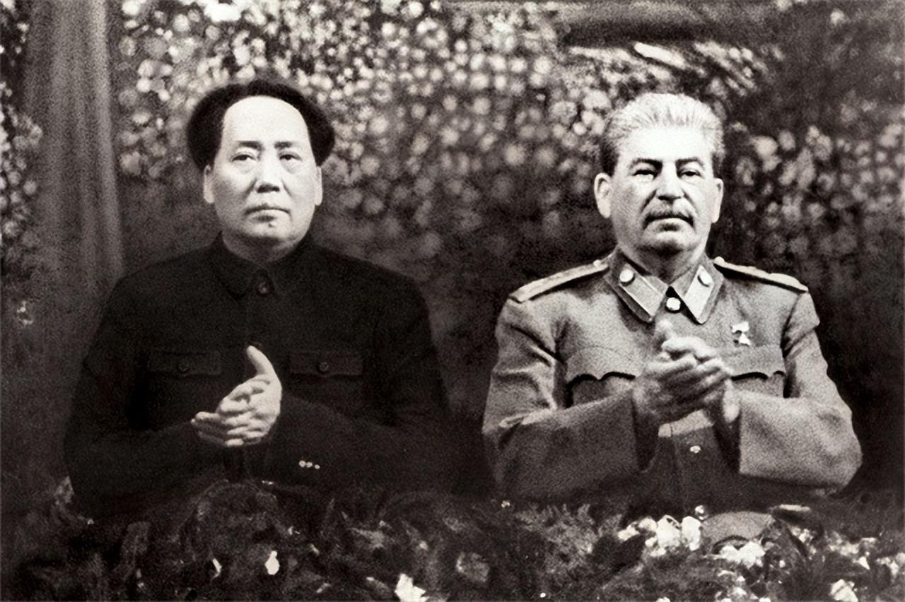 1949年冬，毛泽东首次访问苏联，一场意料之外的指控揭开序幕。斯大林突然“告状”