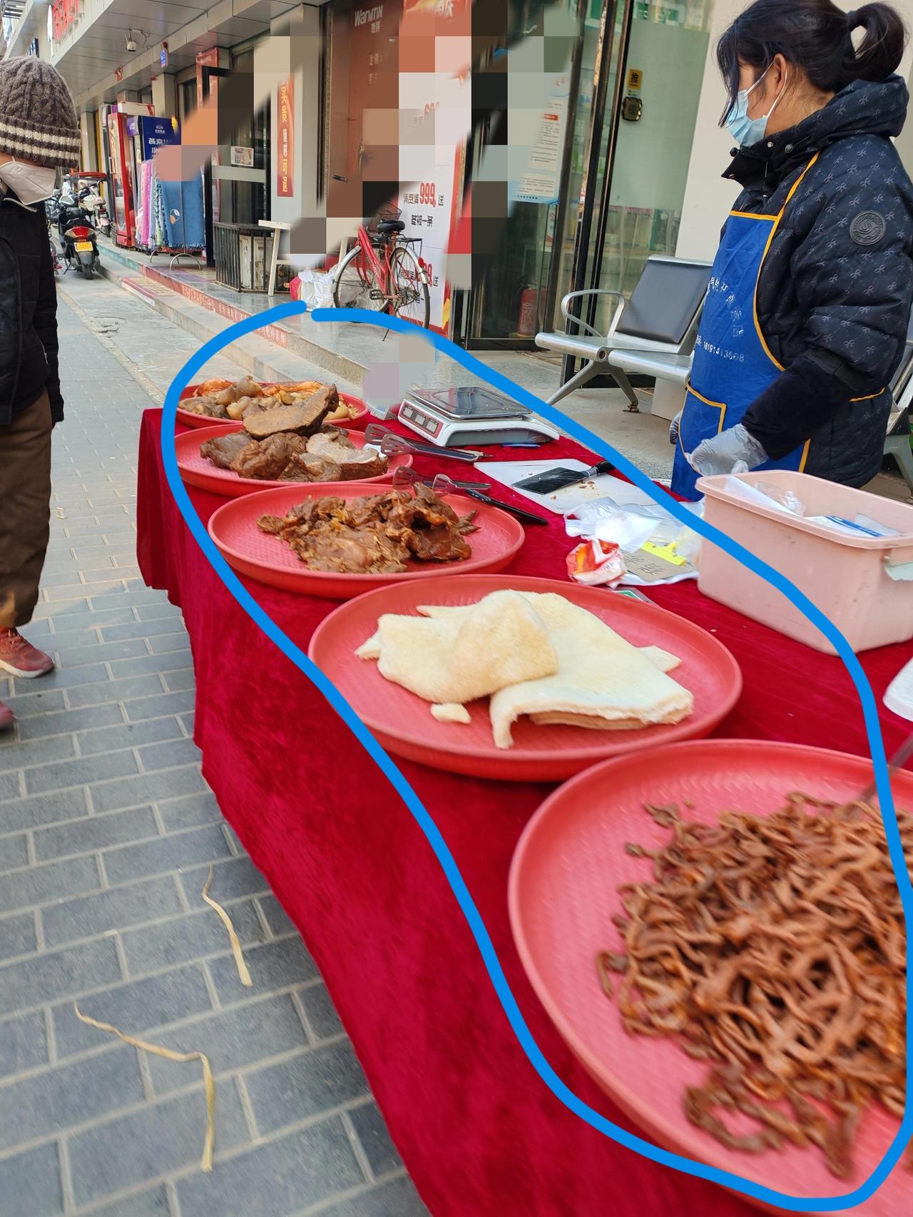 奇怪，没人买12月30日，坐标西安。今天我出差来到了经开区所辖的一个小镇，早市