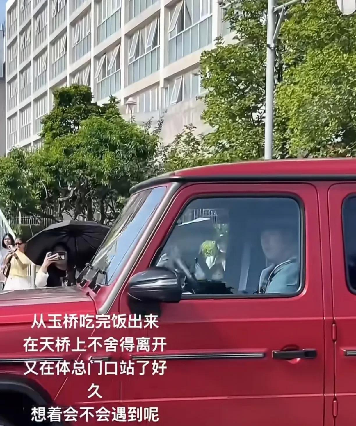 这车里第一眼，我反正是看成果果了！果果和盼儿今天都出现啦！头哥今天开车训练了