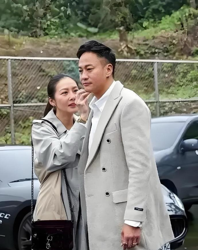 何润东在事业巅峰时期娶了售货员的妻子现在依然恩爱如初